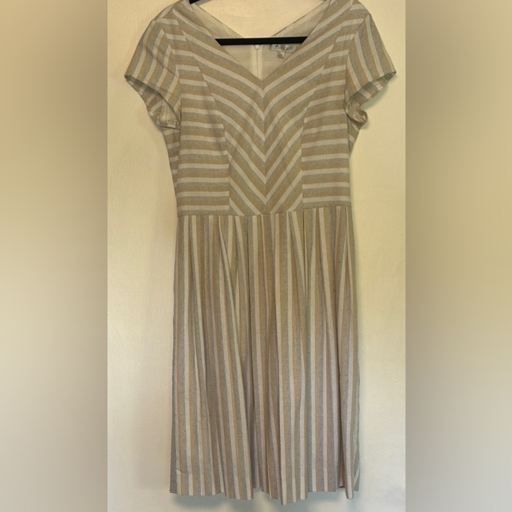 DownEast Beige and White Striped Midi Dress
Vintage or quiet luxury boho chic
